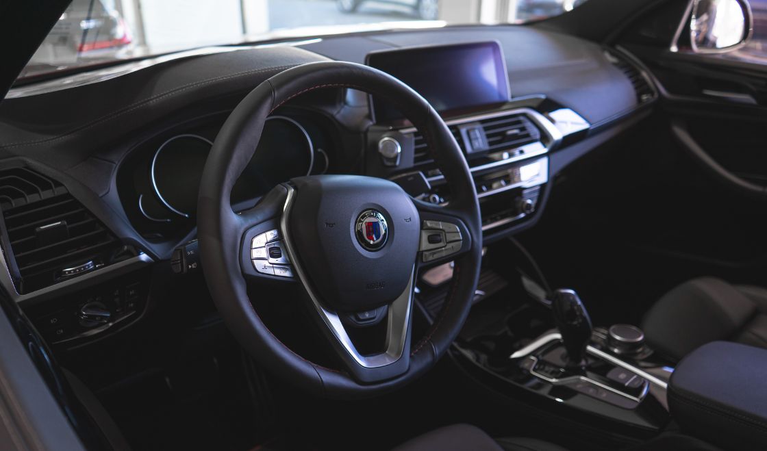 Czy pluskwy mogą zadomowić się w samochodzie?