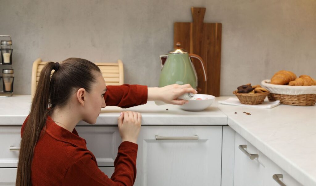 Karaluchy w bloku – jak rozpoznać ich obecność zanim je zobaczysz?